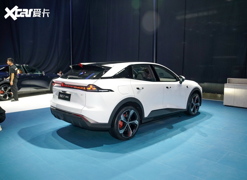 首款超级增程SUV“王炸”上市！不足15万续航1120Km，配无框车门