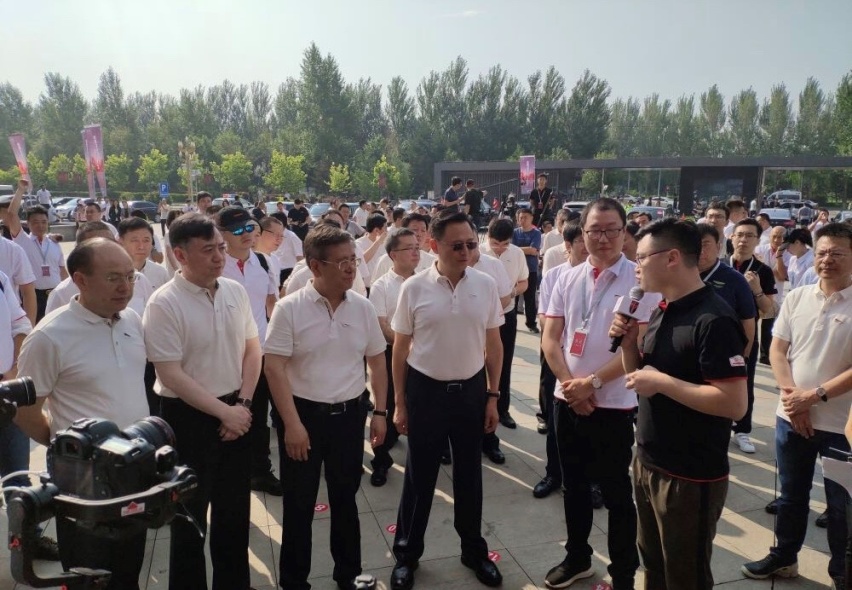 回家！18台红旗收藏车巡游长春街头