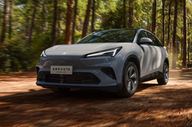 十多万SUV也讲究，极狐全新阿尔法T5把高阶体验拉进日常