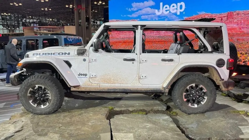 新款Jeep 牧马人亮相车展，经典中网再设计外，造型更硬派拉风