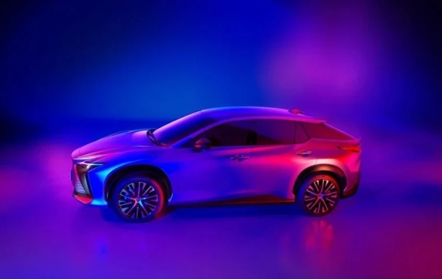 LEXUS RZ450e预告图 F1同款方向盘 500km续航