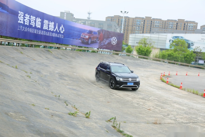 上汽大众中南区域全新途昂家族媒体试驾会热力全开