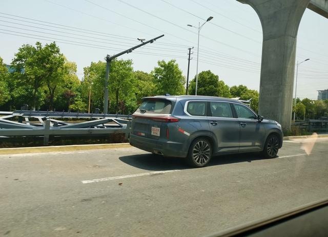 奇瑞真正的旗舰SUV,车长近5米+2.0T动力,气场不输揽胜