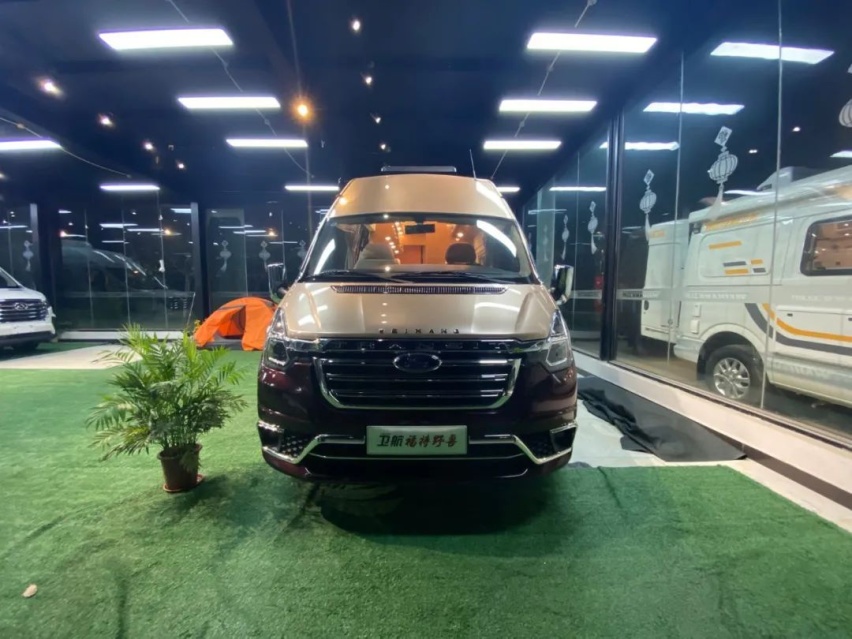 1.8南京房车展：卫航野兽奢华版房车来袭！商旅两用，号称房车中的“劳斯莱斯”？