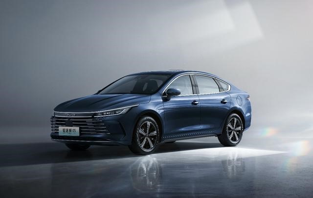 同为7.98万元起，比亚迪驱逐舰05荣耀版上市，新时代年轻家庭的优选