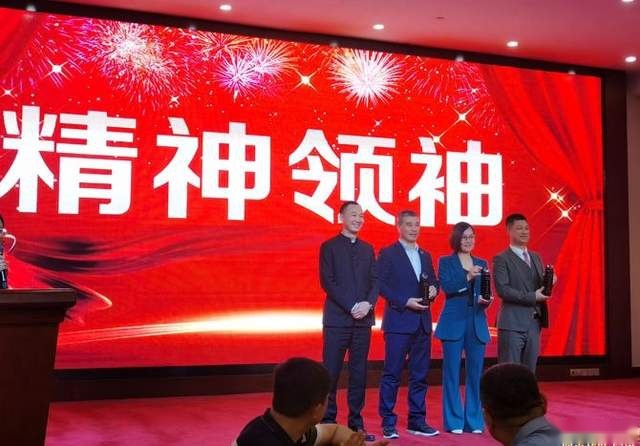 第二届广汽传祺杯中国企业家沙漠徒步挑战赛举行数百名企业家敦煌共商善举