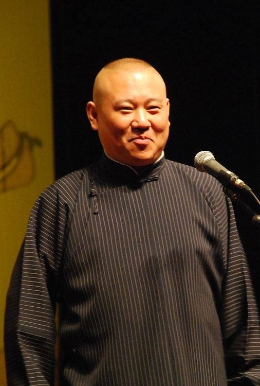 这几位明星豪车数辆却不会开？郭德纲开车靠人推，刘烨压根不想开