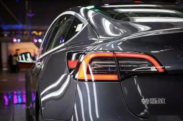 首批15辆国产Model 3交付，第二批将在春节前