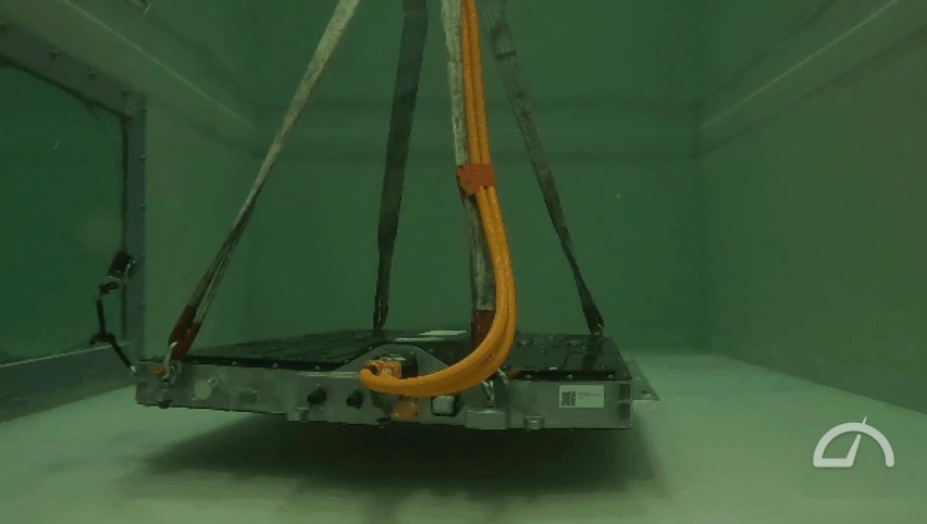 “针刺”成神盾电池的基础测试 吉利银河L7背后到底有何黑科技？