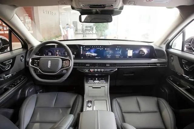 外观内饰升级，搭载2.0T+8AT，新款林肯冒险家上市