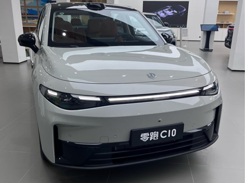 OTA全面升级，零跑C10智驾水准再上“新台阶”，销量又要大涨了