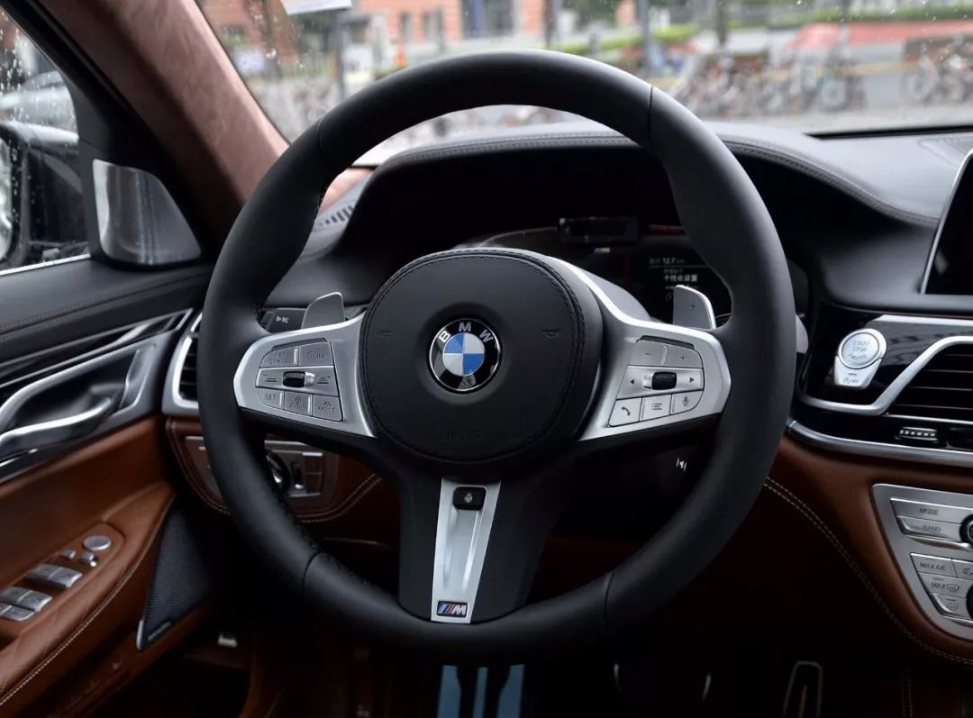 新BMW 7系上市！科技、智能、驾乘全面提升！真香！
