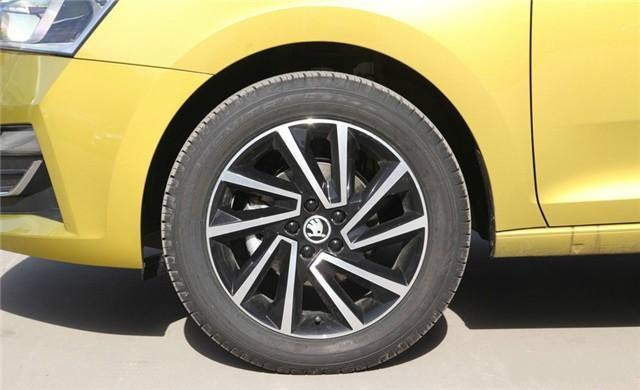 这辆德系大两厢7.79万元起，比大众Polo PLUS空间大