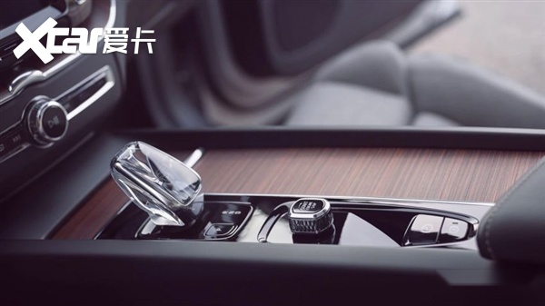 沃尔沃XC60换新，全系换发动机搭配8AT，首次加入水晶挡把