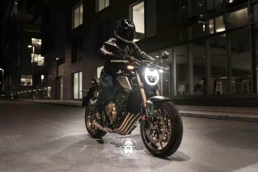 中量级四缸街车人气王 本田CB650R车主使用感受中量级四缸