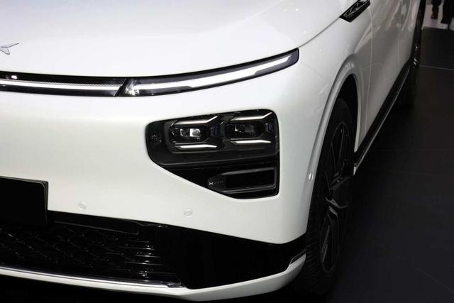 三屏联动、感应方向盘，充电5分钟续航200km，小鹏G9值得等吗