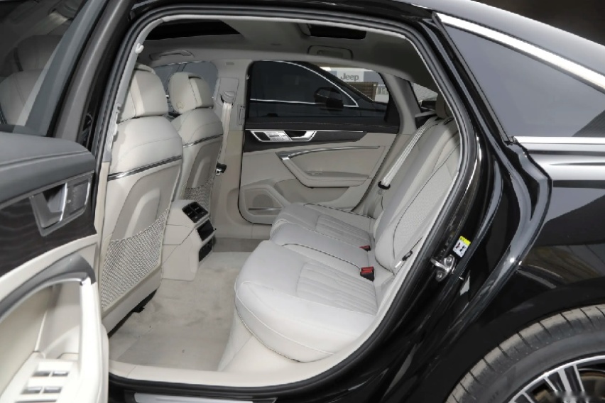 豪华新潮流：奥迪A6L、奔驰E级与宝马5系的年轻化对决