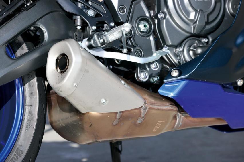 中排量性能街跑赛车，雅马哈YZF-R7详解，骑行舒适操控灵活