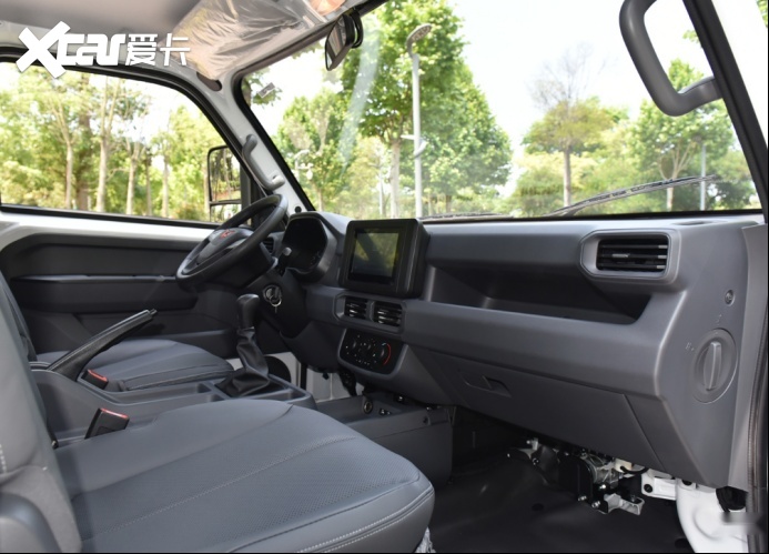 五菱又推出一款新车，货箱达3米8，能进城拉货，对标长安跨越者D5