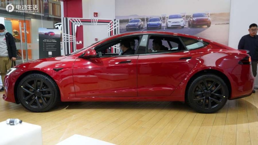 预计售价超百万 抢先实拍特斯拉Model S Plaid