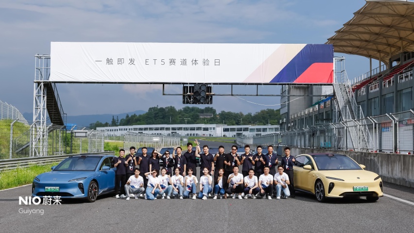 上能舒适走街，下可厮杀赛道|蔚来贵阳ET5赛道体验日