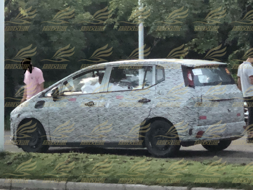 ​广汽新能源A0级SUV谍照曝光，像极了法系MPV？