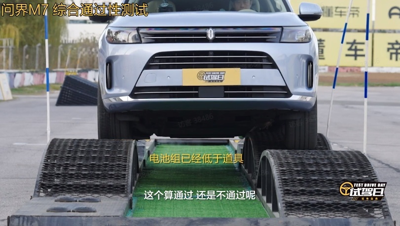 五款热门新能源SUV上赛道，竟然测出了一台驾控“六边形战士”？