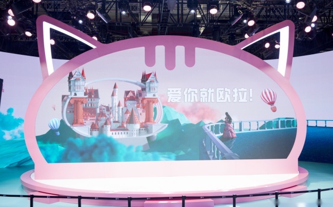 陪在公主身边的不一定是王子，也可能是欧拉朋克猫