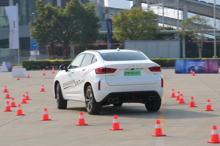 2.0T＋电机，这两款中国豪华SUV又快又省，油耗低到不敢信