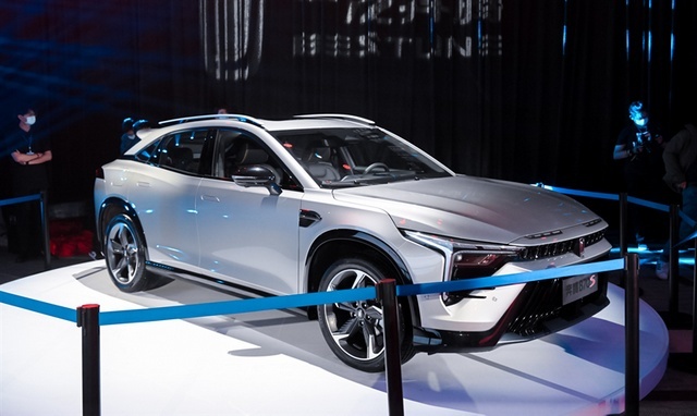 一汽奔腾全新轿跑SUV B70S亮相，明年初上市