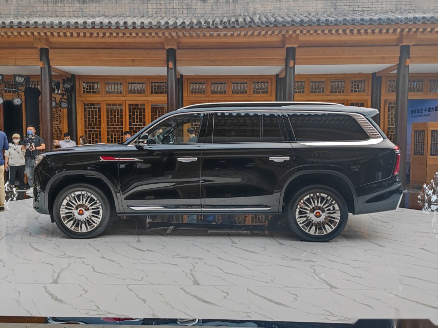 红旗终于火了，豪华中型SUV配爱信8AT，静如图书馆，18.38万起