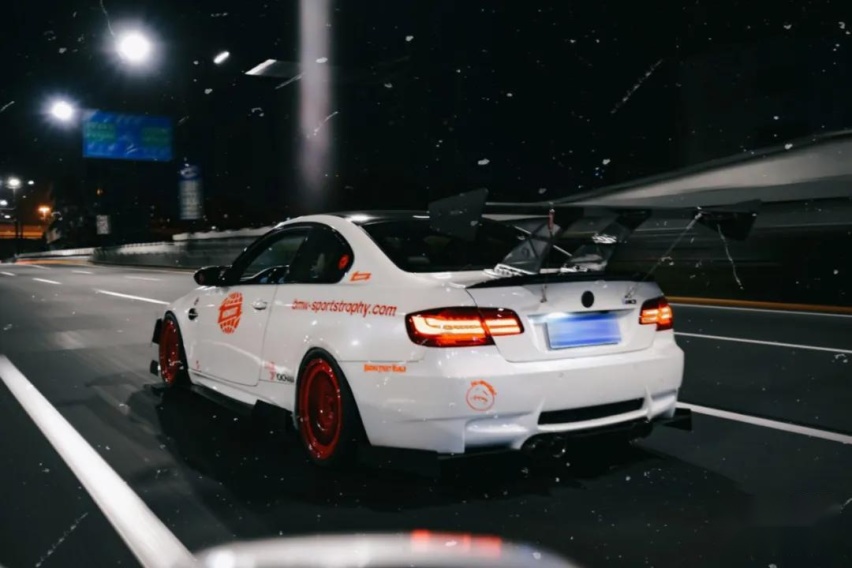 战斗格宝马M3 E92上路，感受下4.0升V8大排自吸的魅力