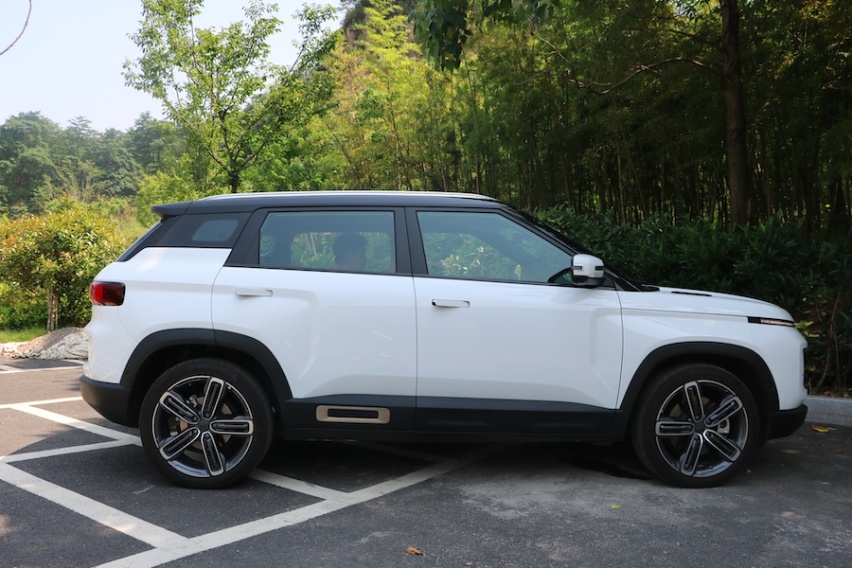 让“后浪”最接近科技前沿的SUV，试驾吉利ICON