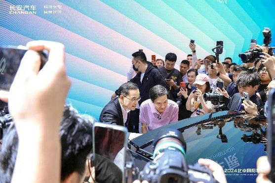 汽车人整活儿！长安启源E07，“一车抵多车”才是真正意义上的SUV