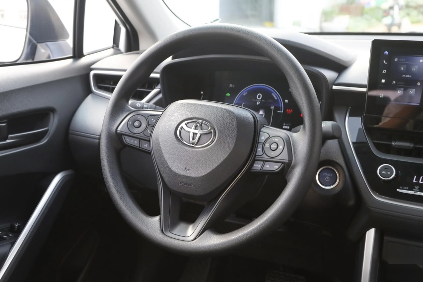 终端降价3.5万，油耗低至4.56L/100km，卡罗拉锐放加入价格战