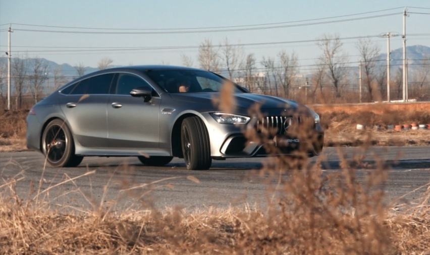 直线虐超跑，弯道狂漂移！试最强四门奔驰 AMG GT 63 S