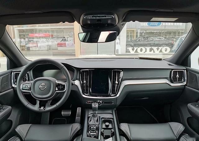 这车20万多，配2.0T+8AT+自适应底盘，还要啥奔驰宝马