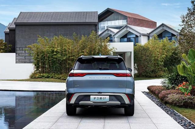混动大五座，百公里亏电油耗低至5.8L，护卫舰07售20.28万起