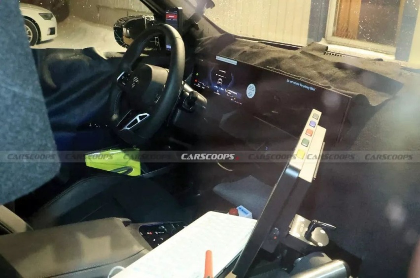 全新宝马X3曝光：更长更宽更矮+大联屏，奔驰GLC如何接招？