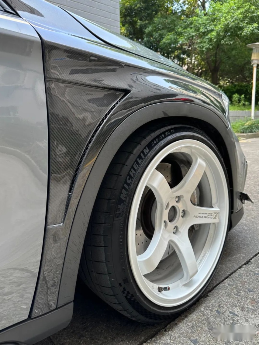 忽悠母亲买了辆奔驰GLA45 AMG，我将它改出了