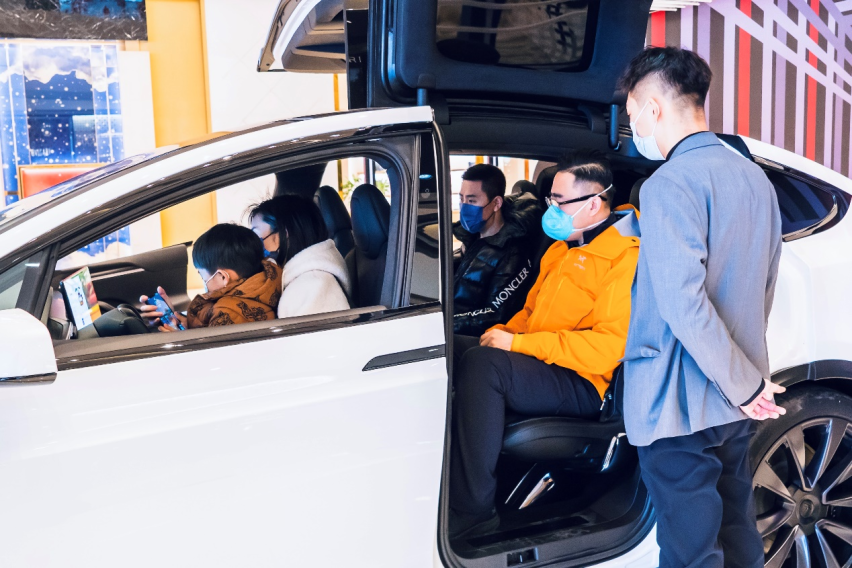 Model X Plaid空降大连  特斯拉在“浪漫之都”现场圈粉