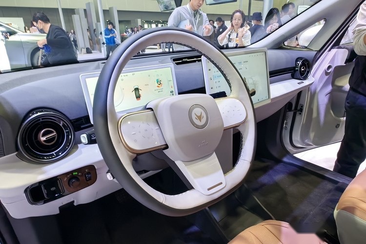 花15万买一款拥有牙胶级内饰+续航500公里的智能亲子车，值吗？