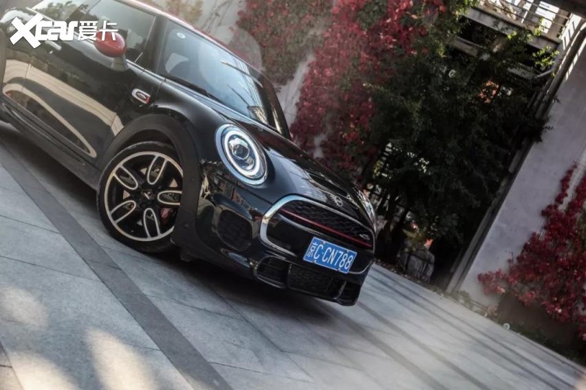 买回来第一步改排气换轮胎！直男试驾MINI JCW