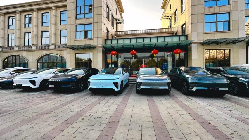 星纪元ET现身街头，气势不输理想L7，配562马力，续航超1500km