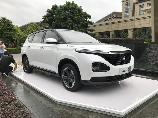 新宝骏RM-5实车，造型前卫，或成下个爆款国民MPV？