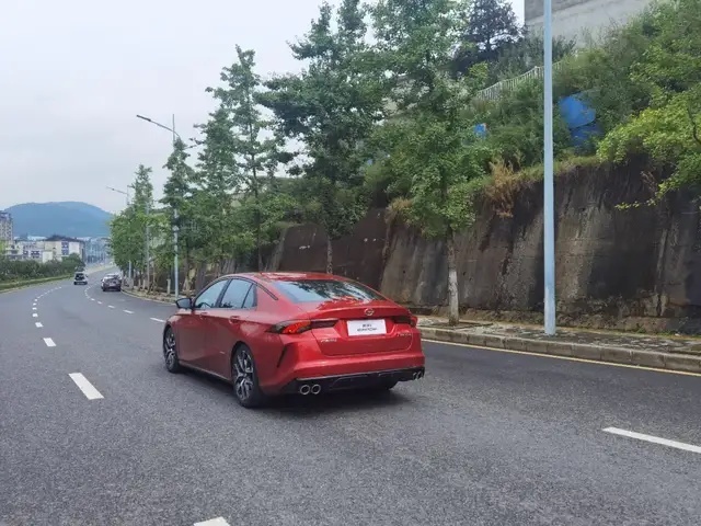 下赛道问影豹：你这瓜保熟吗？