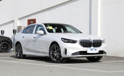 相比56E传统燃油豪华轿车，为什么腾势Z9才是新能源时代的最优选？