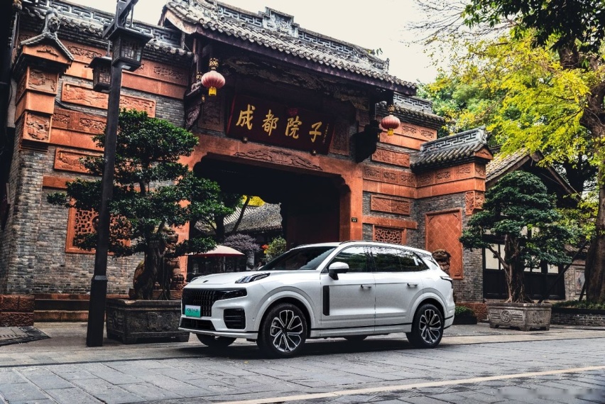 “一车胜三车” 领克09 EM-P远航版成都驾控营开启