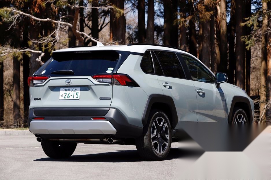 外媒评价说买到就赚到 丰田新一代RAV4全方位试驾体验