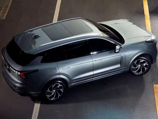 领克09定位中大型SUV，与XC90同平台，全系2.0T